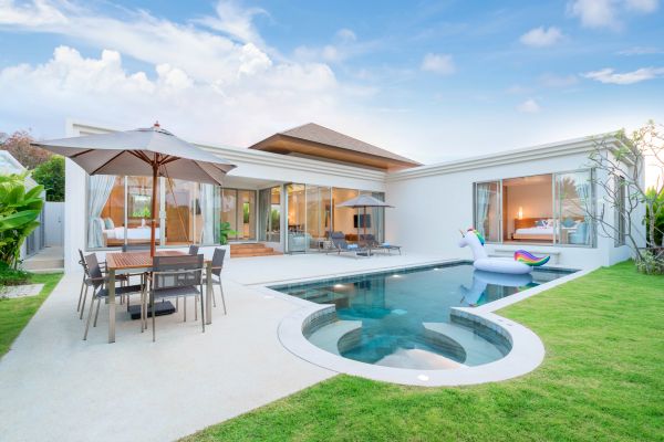 Pool Deck Pouring in Oxnard